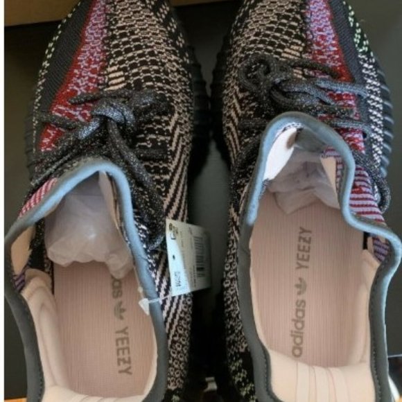 Yeezy Boost 350 v2 - Picture 3 of 4
